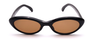 <br />
Deutsch<br />
Englisch<br />
<br />
Elegant vintage cat-eye sunglasses for women in black with brown lenses, made in the 1960s